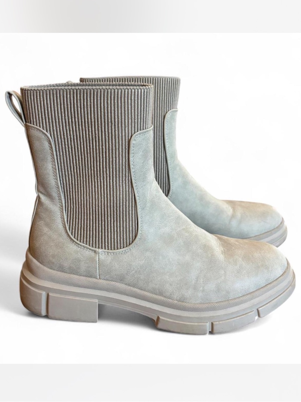 Women's cream Chelsea Ankle Boots